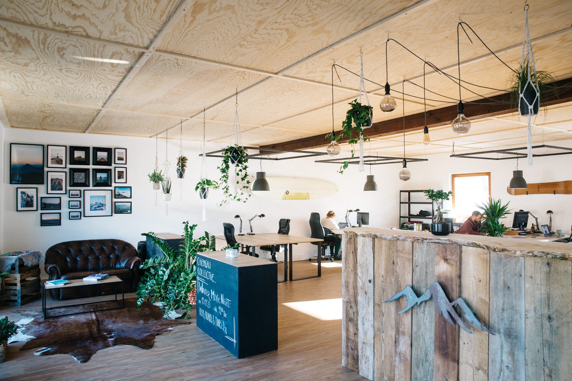 Coworking Space - Eingang und Coucharea - Chiemgau Collective