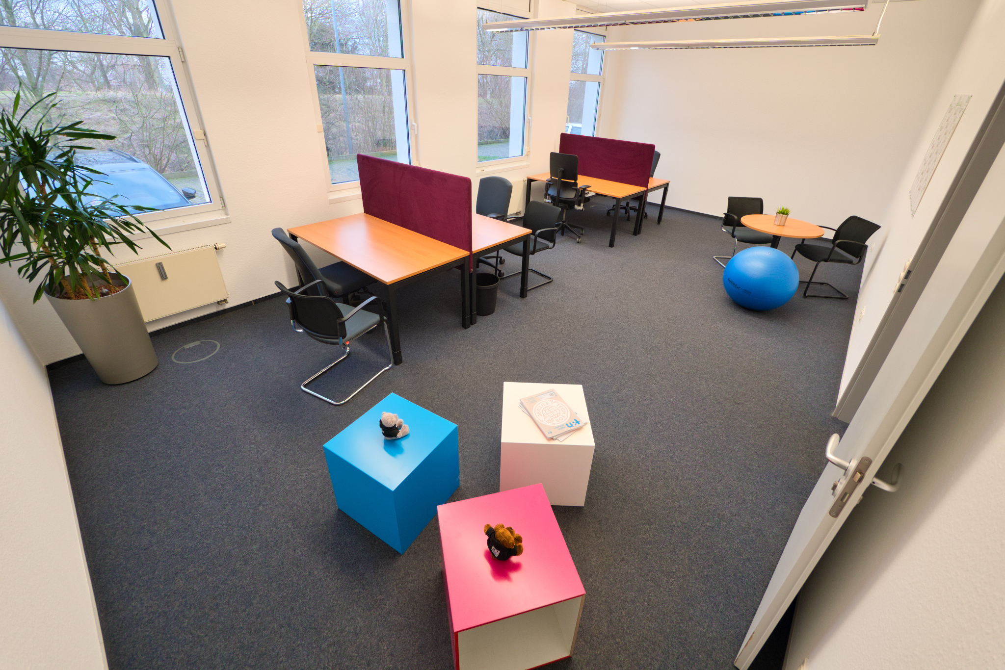 Coworking space - Büroräume und feste Arbeitsplätze - Sichere dir deinen persönlichen Arbeitsplatz im 2er-Büro oder im Großraum für mehrere Personen.  
Auf Wunsch abschließbar.  - Workspace Stadtkrone