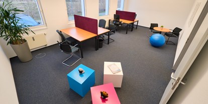 Coworking Spaces - feste Arbeitsplätze vorhanden - Sauerland - Büroräume und feste Arbeitsplätze - Sichere dir deinen persönlichen Arbeitsplatz im 2er-Büro oder im Großraum für mehrere Personen.  
Auf Wunsch abschließbar.  - Workspace Stadtkrone