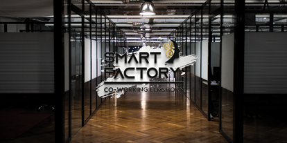 Coworking Spaces - Zugang 24/7 - Deutschland - Egal ob Du nach einem erschwinglichen Coworking Space, nach Schulungsräumen oder nach Büroräumen suchst. Die einzigartig gestalteten Räumlichkeiten der Smart Factory werden Dich deine Arbeit wieder lieben lassen.  - Smart-Factory