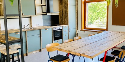 Coworking Spaces - Niedersachsen - Pausen zum Kraft tanken machen in unserer gemütlichen Küche inkl. Sitzgelegenheiten, Mikrowelle und Kühlschrank noch mehr Spaß. - GO! Work - Coworking in Oldenburg