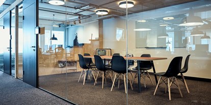 Coworking Spaces - Typ: Bürogemeinschaft - PLZ 8005 (Schweiz) - Westhive Meeting Raum Zürich Hardturm - Westhive Hardturm