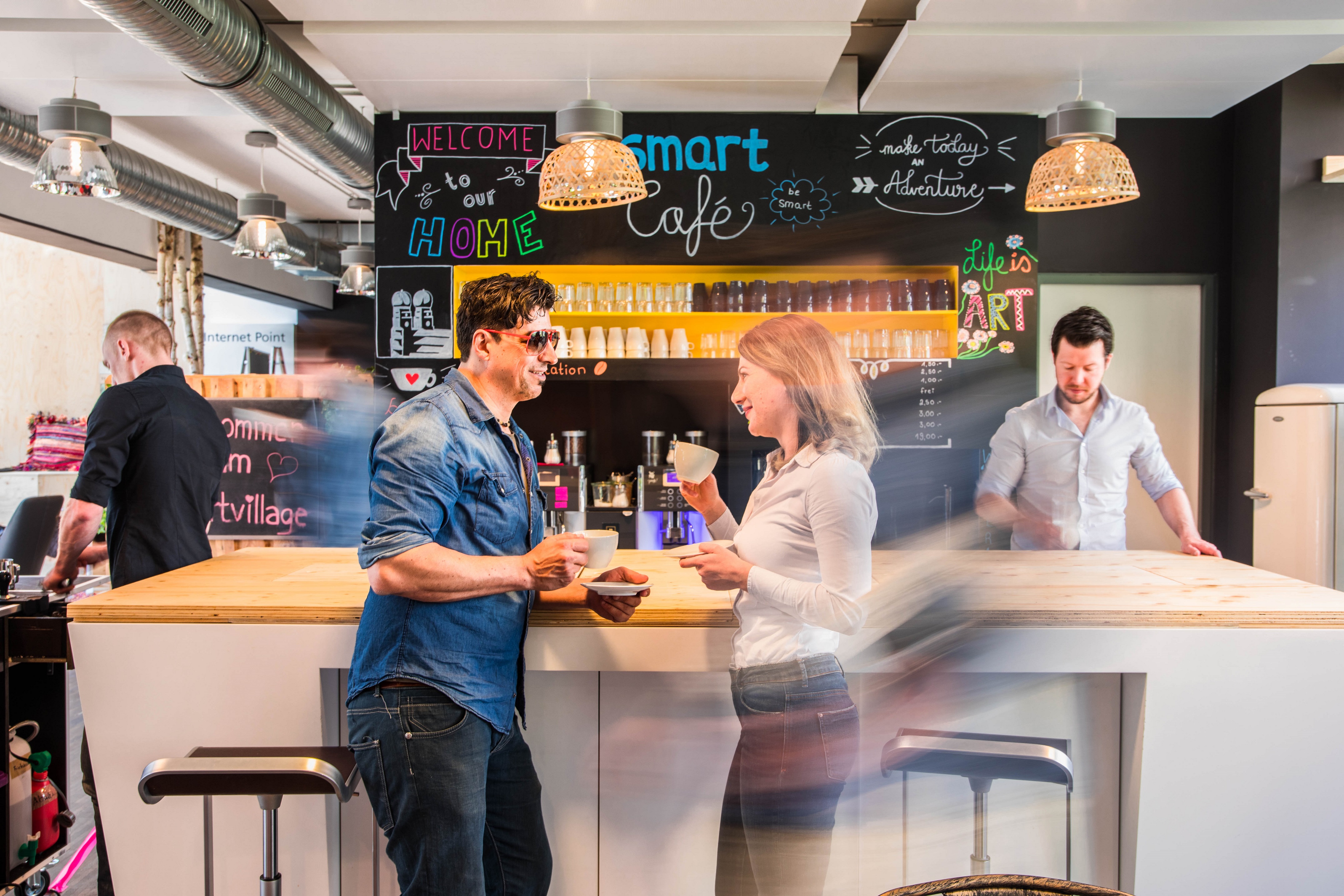 Coworking space - Unser Café bildet das Zentrum des Smartvilalge Workshop Pavillon mit 1000m und Garten.  - smartvillage