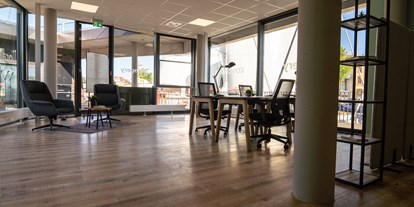 Coworking Spaces - feste Arbeitsplätze vorhanden - Stralsund - Raum für Kreativität - In engen Räumen entwickeln die wenigsten gute Ideen. In unseren großzügigen Räumen hingegen, geht den meisten ein Licht auf.  - Orangery Stralsund