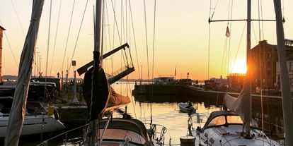 Coworking Spaces - Zugang 24/7 - Romantik am Arbeitsplatz - das gibt es nur bei uns! Wenn die Sonne über dem Stralsunder Hafen untergeht, ist es Zeit die Hände von der Tastatur zu nehmen und zu genießen.  - Orangery Stralsund