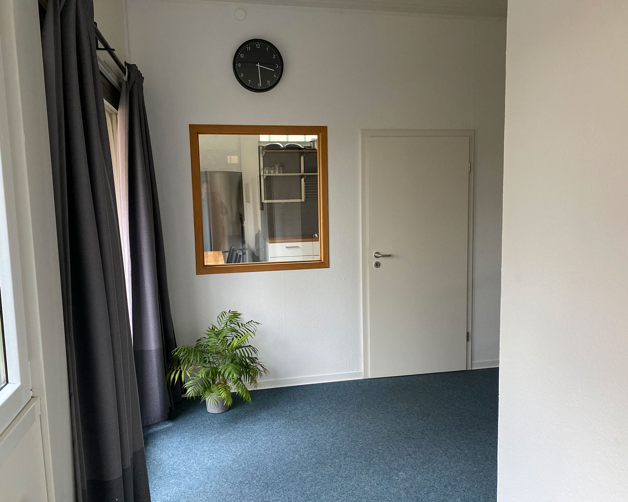 Coworking Space - Flur zur Küche - CoWorking FR1a - Bad Bramstedt