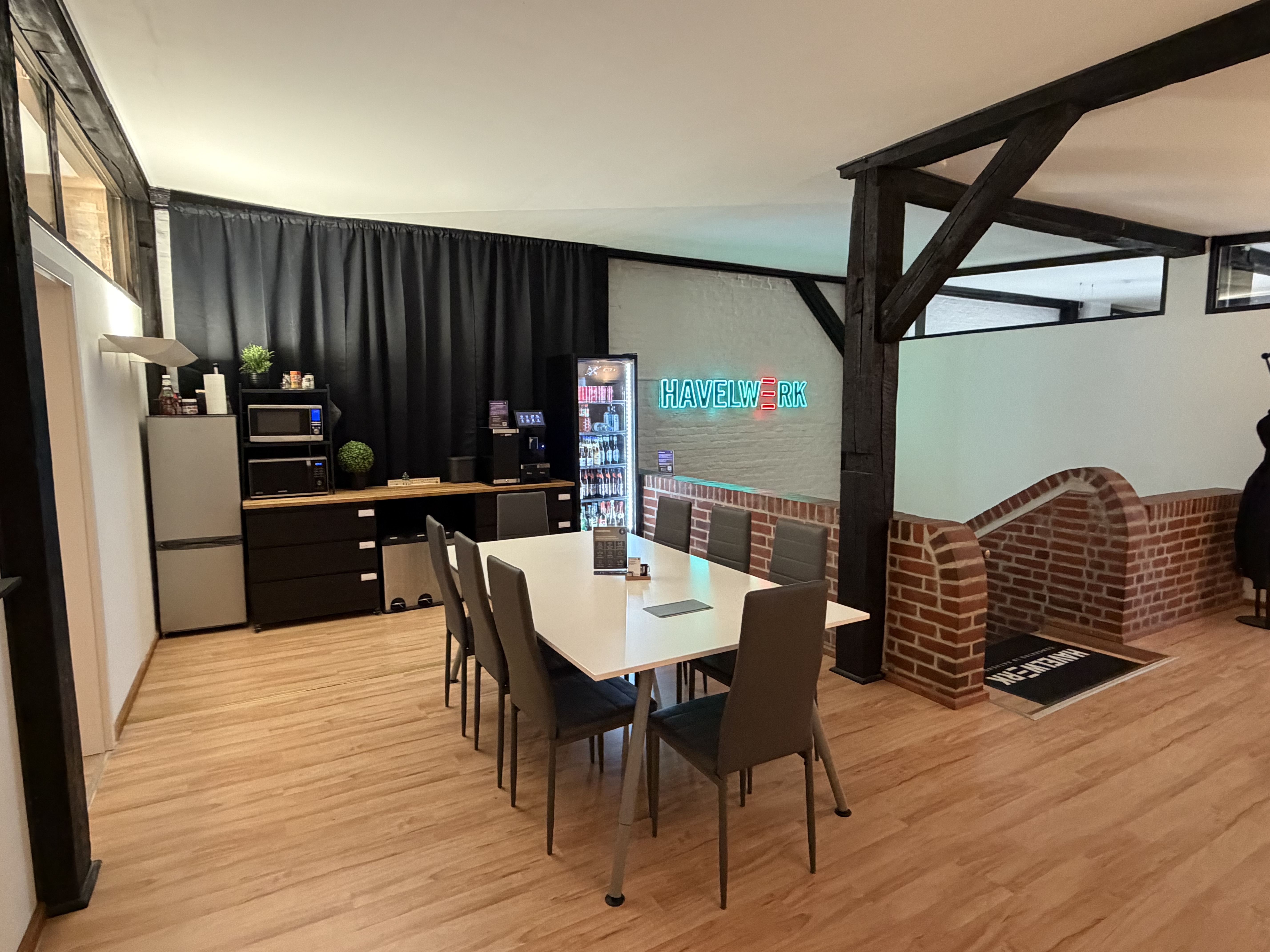 Coworking Space: HAVELWERK - Küche Flur Gemeinschaftsküche  - HAVELWERK