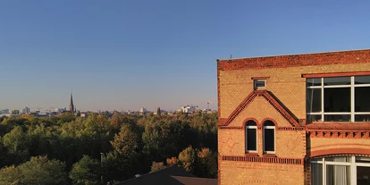 Coworking Spaces - Typ: Bürogemeinschaft - Berlin-Stadt Kreuzberg - Aussicht über Park am Gleisdreieck - Bürogemeinschaft cwrkng