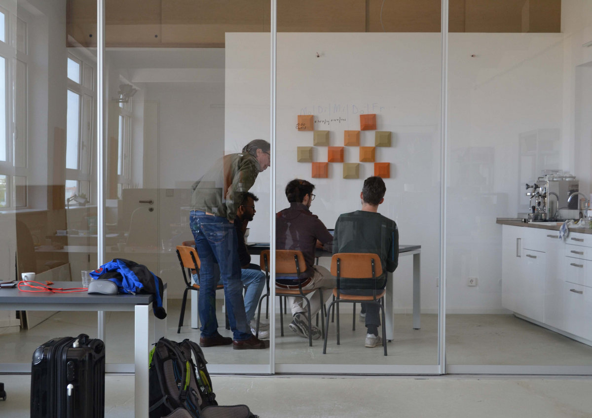 Coworking Spaces - Berlin-Stadt Kreuzberg - Besprechungsraum, Küche & Kaffeemschine - Bürogemeinschaft cwrkng