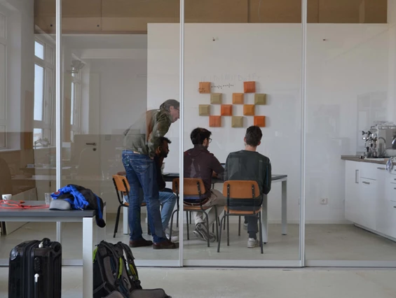 Coworking Space: Besprechungsraum, Küche & Kaffeemschine - Bürogemeinschaft cwrkng
