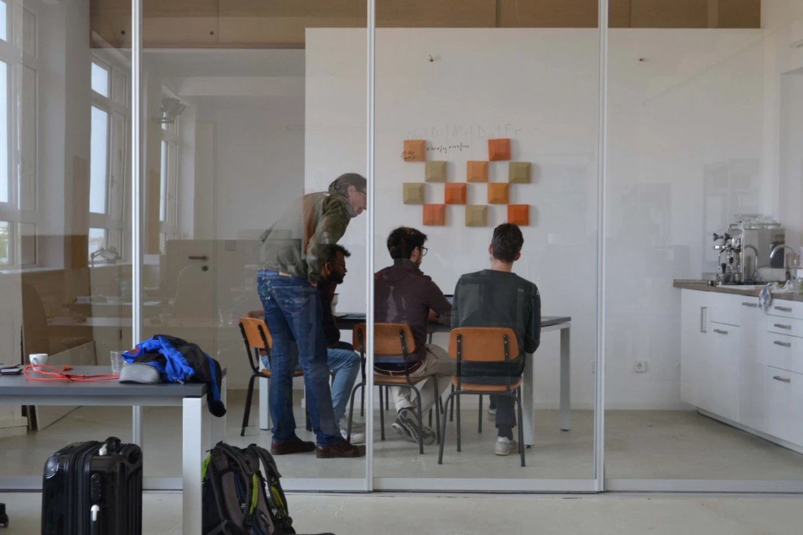 Coworking Space: Besprechungsraum, Küche & Kaffeemschine - Bürogemeinschaft cwrkng