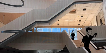 Coworking Spaces - Brandenburg Süd - Atrium des SimpliOffice Potsdam, Events und Veranstaltungen mit Tribüne, Leinwänden und professioneller  Veranstaltungstechnik - SimpliOffice Potsdam