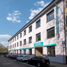 Coworking Space: Coworking und Hotel Vorderseite - New Work Hotel Essen