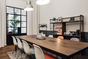 Coworking Space: Meetingroom klein - Ruby Carl Workspaces