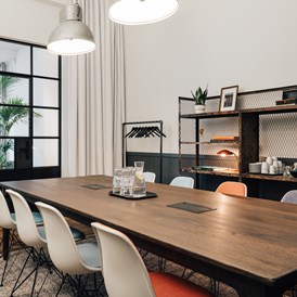 Coworking Space: Meetingroom klein - Ruby Carl Workspaces