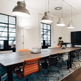 Coworking Space: Großer Meetingroom - Ruby Carl Workspaces