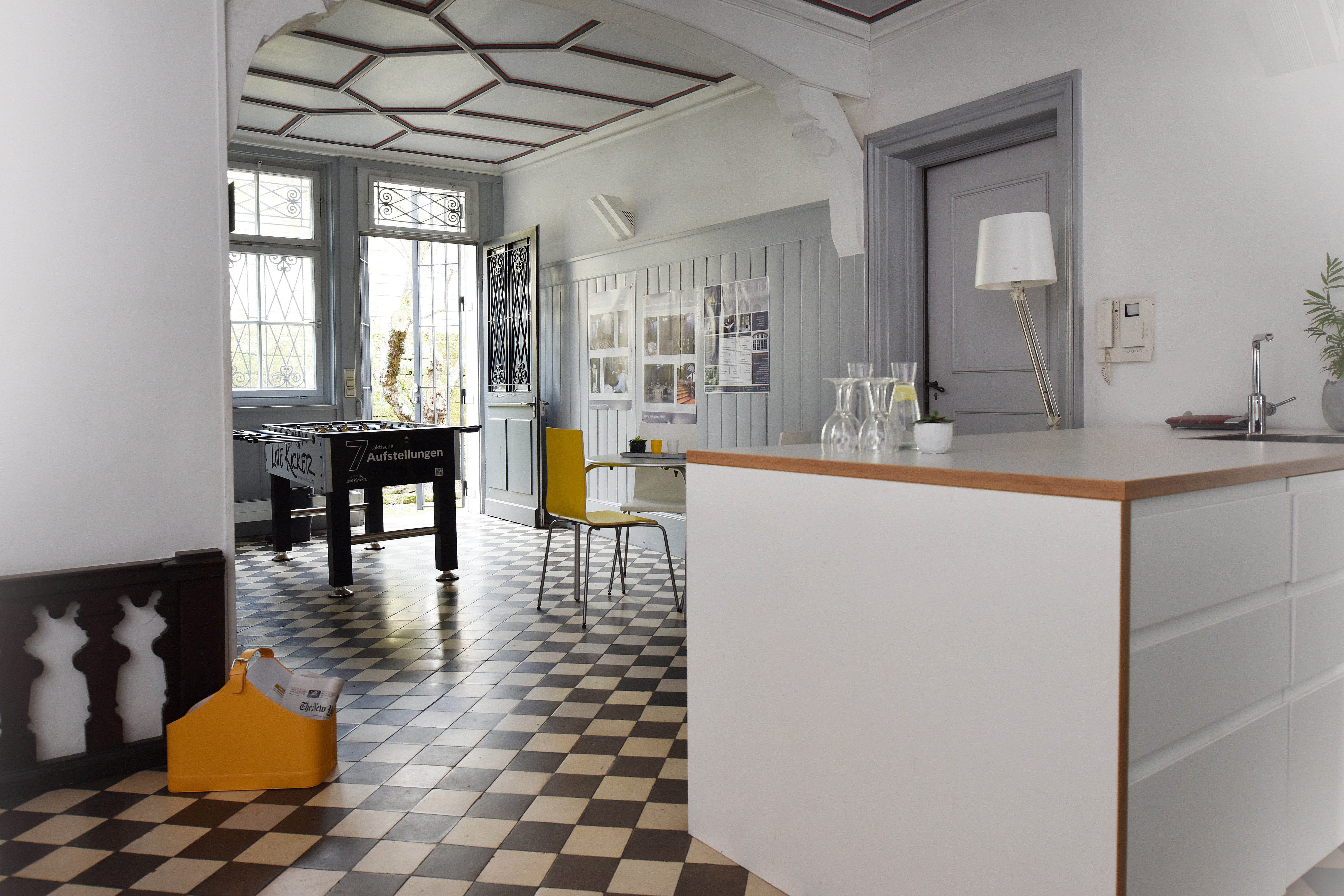 Coworking Space: Bistro und Aufenthaltsbereich - A22 coworking & räume