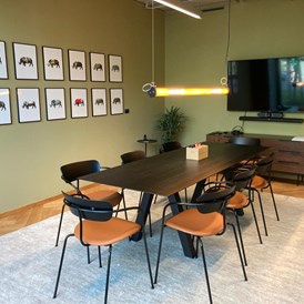 Coworking Space: Meeting Room "Alignment" - EDGE Workspaces