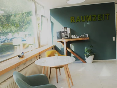 Coworking Space: Eingangsbereich - raumzeit F23