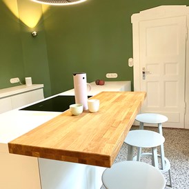 Coworking Space: Unsere Küche, perfekt für alle im Haus, Workshop Gäste oder für unser Private Dining. - meraki.WORK