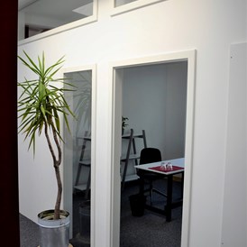 Coworking Space: Helle Einzelbüros für kleine Teams bis zu 3 Personen. - CoWorkBude14 in Winterhude