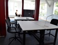Coworking Space: Großzügiger Open Space mit individuellen Schreibtischen, für jeden ist das Richtige dabei! - CoWorkBude14 in Winterhude
