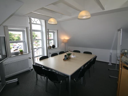 Coworking Spaces - Niedersachsen - Besprechnungsraum 3. Etage mit Ausblick über den Alten Markt in Jever - Coastworking Space Jever