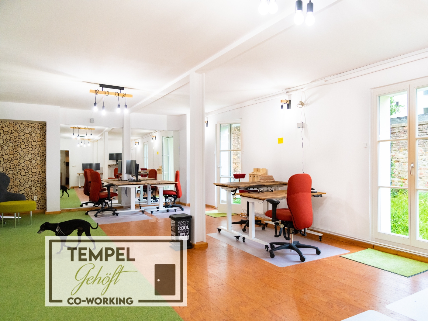 Coworking Spaces - Berlin - In unserem gemeinsamen Arbeitsraum gilt Meeting und Telefonverbot, für eine ruhige Arbeitsatmosphäre. Das klappt super, denn wir haben viele Orte, wo telefonieren oder plaudern kann. - Tempelgehöft - produktiv, gemütlich, grün