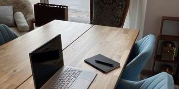 Coworking Spaces - Typ: Coworking Space - Versam - Bakedicakedi - Desk im Dorf