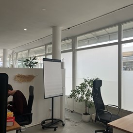 Coworking Space: Desk-Plätze - Kreativgeist Coworking 