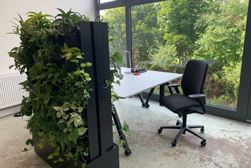 Coworking Space: Fixdesk mit Blick ins Grüne - Coworking Kemnath