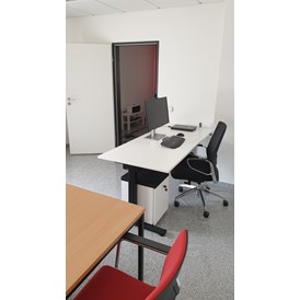 Coworking Space: Büroraum 205 mit Besprechungstisch - PCMOLD® workspaces