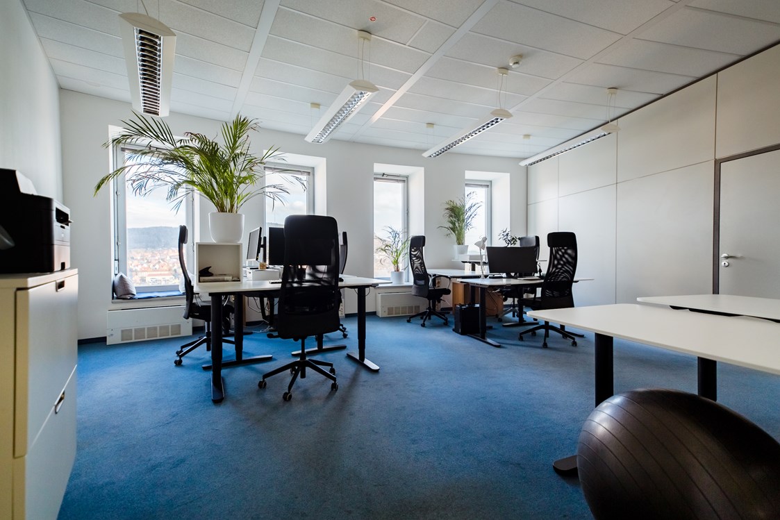 Coworking Space: großes Büro mit mehreren Arbeitsplätzen - Coworking4You Jena