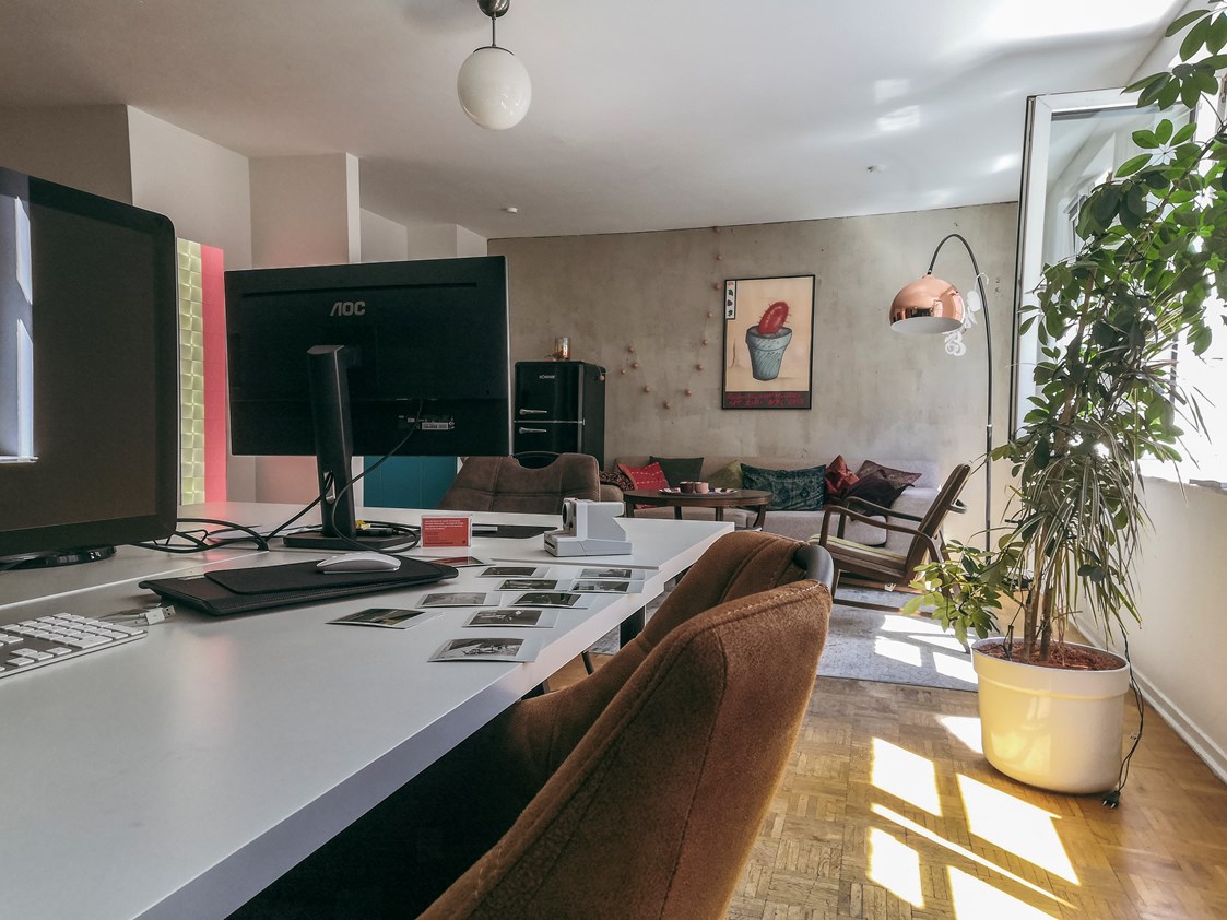 Coworking Space: Büroraum und Chillbereich - Owls & Larks Coworking