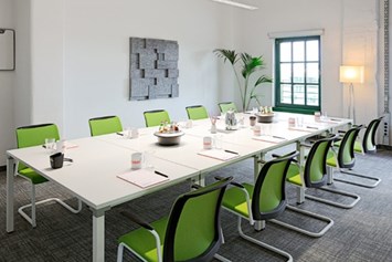 Coworking Space: Meetingraum "Harbour" 

- Platz für bis zu 10 Personen - startport Meetingräume "Harbour" und "Skyline"