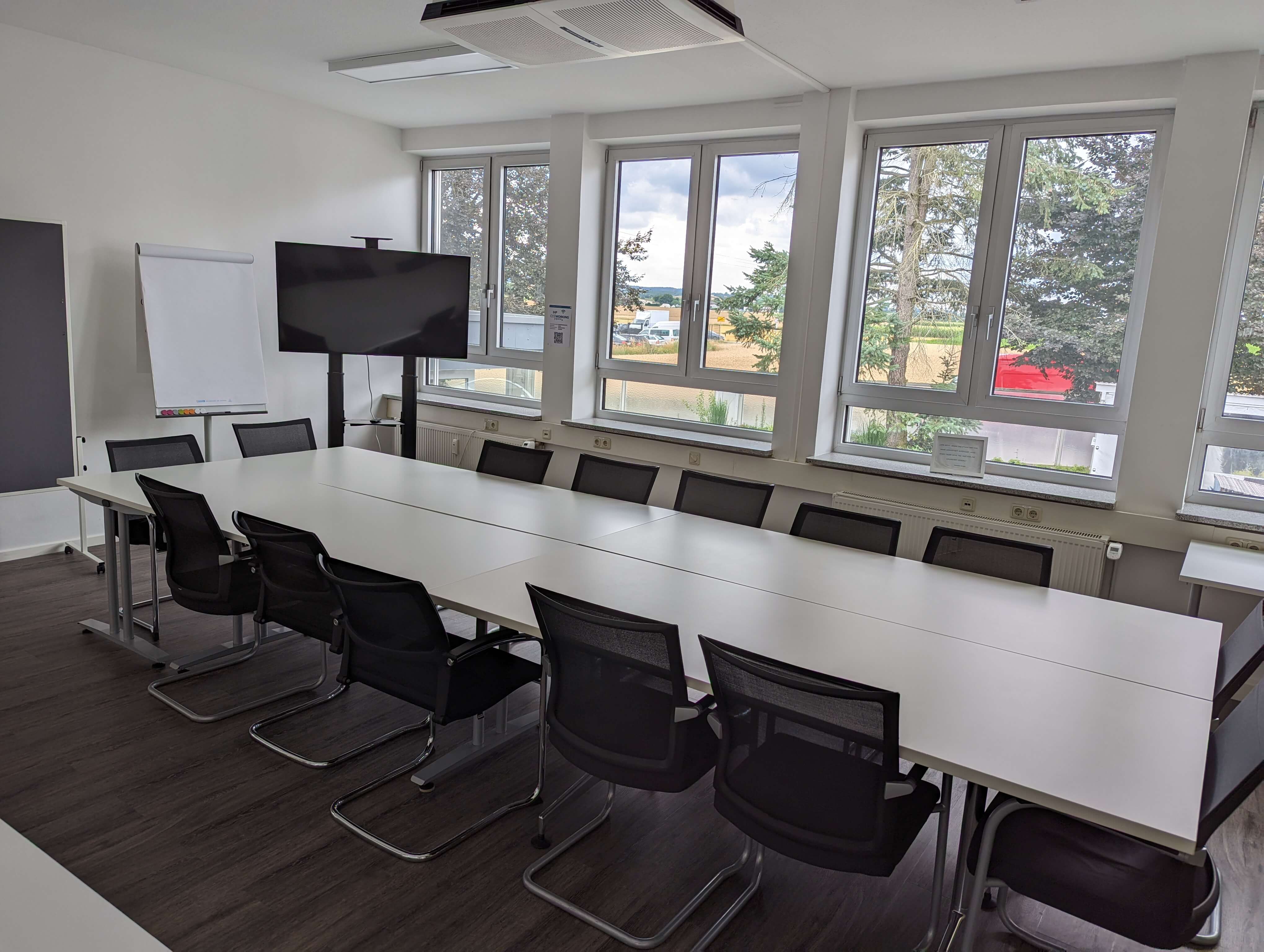 Coworking Space: Meetingraum - IHP CoWorking Space 