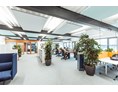 Coworking Space: Open Space mit Blick zu den beiden Meetingräumen - Startblock GmbH