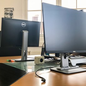 Coworking Space: Schreibtischplatz mit 24-Zoll-Display - Coworking Bodensee
