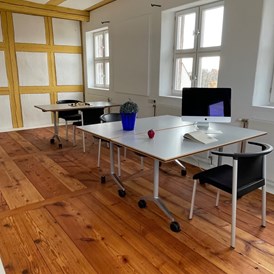 Coworking Space: Fix Desks - CoPontis - CoWorking