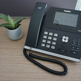 Coworking Space: bei der Mietdauer ab 1 Monat eigenes Telefon mit Flat ins dt. Festnetz inklusive - FLEXoffices