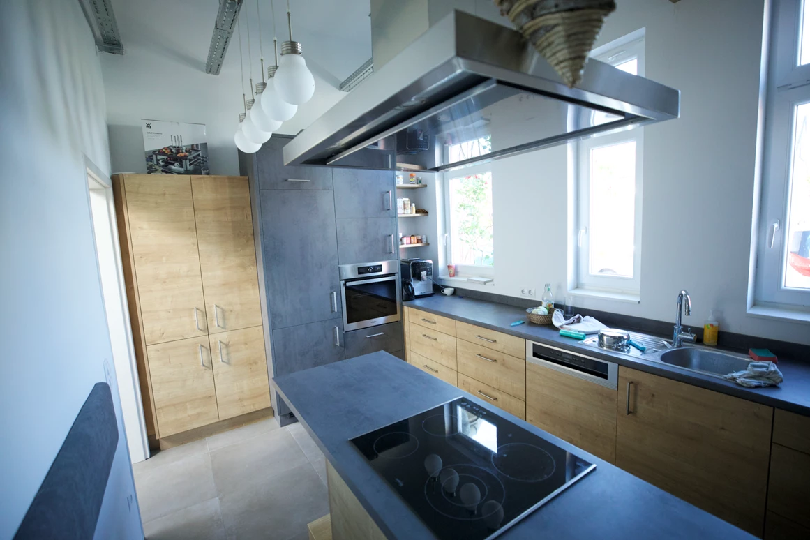 Coworking Space: Die Gemeinschafts-Küche ist voll ausgestattet, und kann auch für Koch-Workshops bis zu 10 Personen gebucht werden.  - Cowork Café