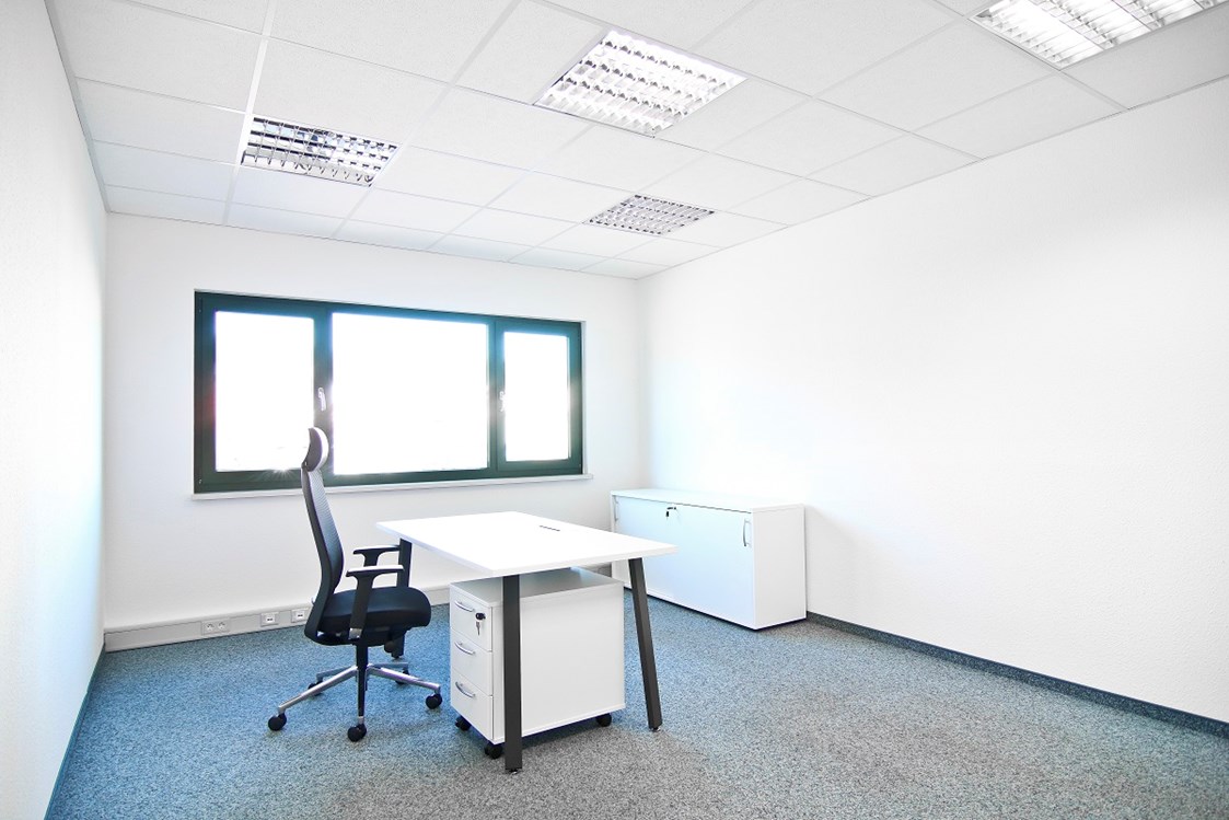 Coworking Space: Einzelbüro - headrooms