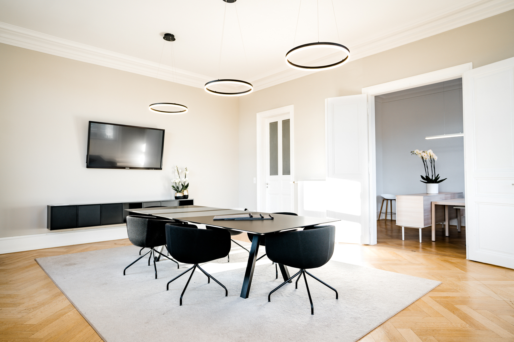 Coworking Spaces - Wiesbaden - Mesh. | Meetingraum. - MESH. | NEUES CO-WORKING OFFICE AUF DER WILHELMSTRASSE.