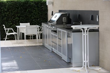 Coworking Space: Outdoor BBQ Küch - Offices Villa Westend