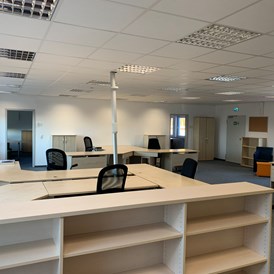 Coworking Space: Einzel- oder Gruppenschreibtisch im Arbeitsraum mit bis zu 7 Arbeitsplätzen möglich - Fröhlicher Hans