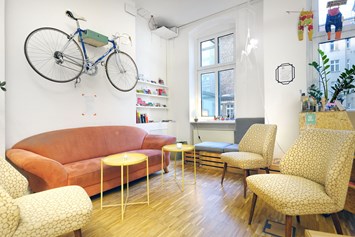 Coworking Space: Unser Cafébereich für die Kaffeepause zwischendurch. Wir servieren leckere Caféspezialitäten mit Coffee Circle Bohnen. - JuggleHub Coworking