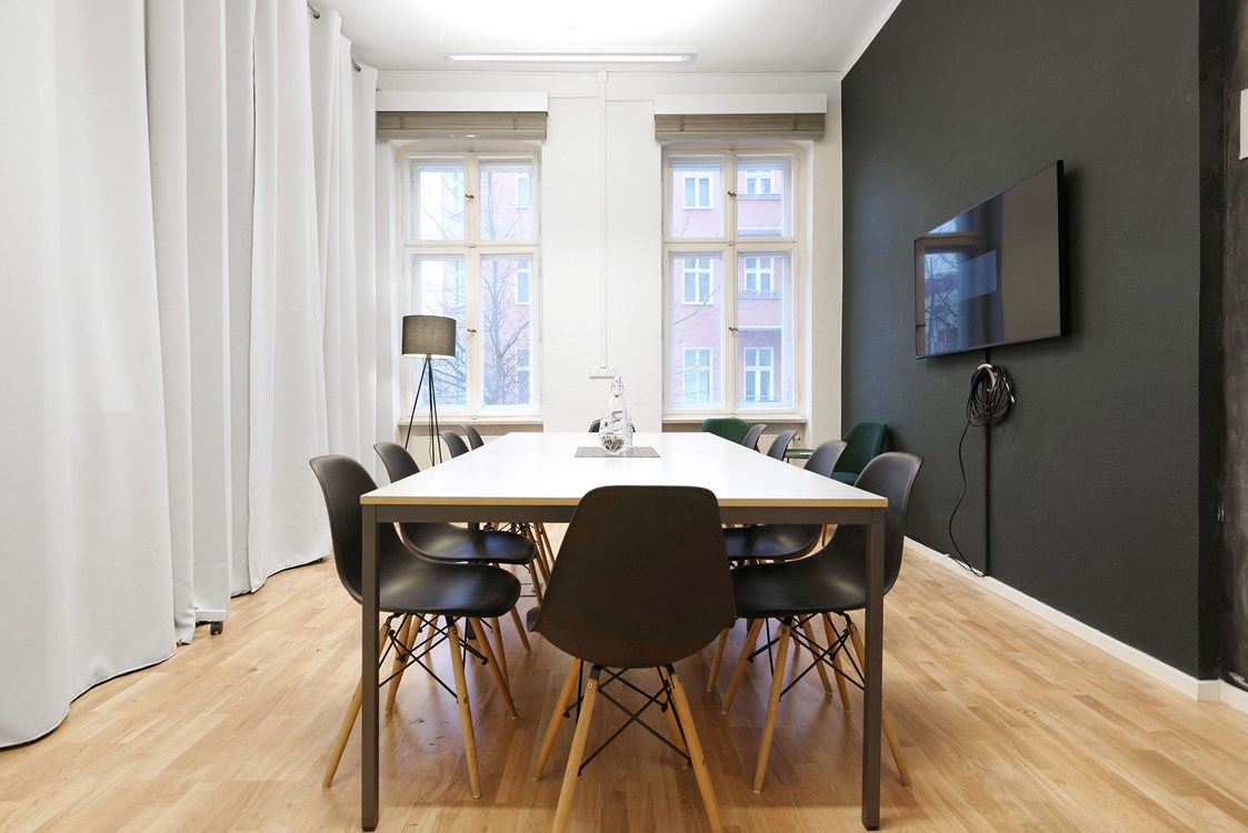 Coworking Space: Meetingraum für bis zu 10 Personen (ohne Corona Einschränkungen). - JuggleHub Coworking