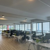 Coworking Spaces: Design-Büro mit Stil: Hochwertige Möbel von USM, Vitra und Hermann Miller
