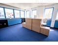 Coworking Space: Hier sehen Sie das Eck-Doppelbüro, Mit besonders viel Licht gehört es zu unseren schönsten Büros. Es ist auch das geräumigste. - OfficeSpace Bischoff365