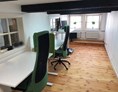 Coworking Space: Die vordersten zwei Schreibtische sind noch Verfügbar. - Speicherhaus | Coworking in Osnabrück